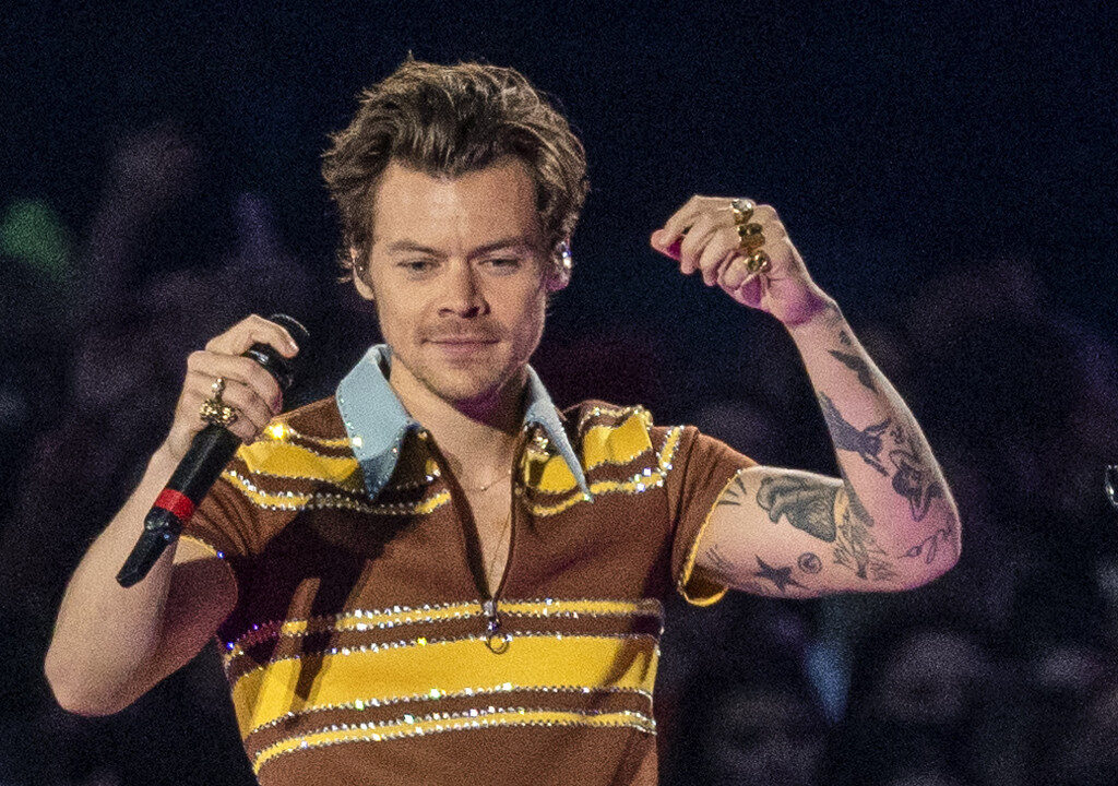 Harry styles performs live in coventry