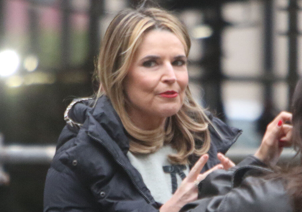 Savannah guthrie visits christmas tree at rockefeller centre