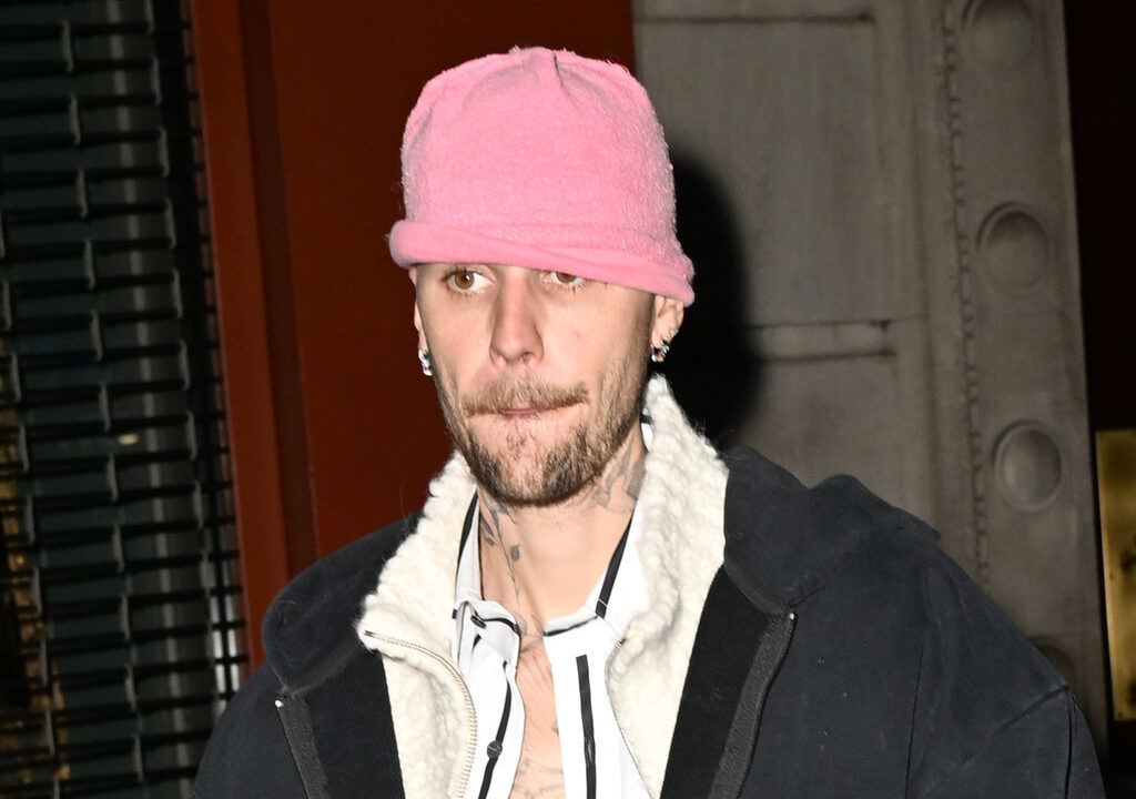 Justin bieber departs a music studio in new york city