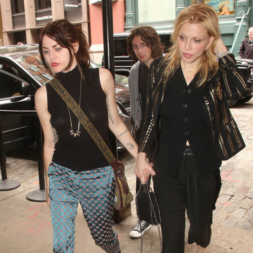 Courtney love and frances bean cobain spend time together in soho