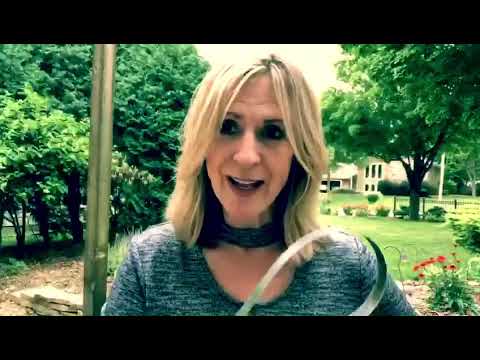 Do you have a dog that sheds a lot? donna has the perfect brushing tip! ‬