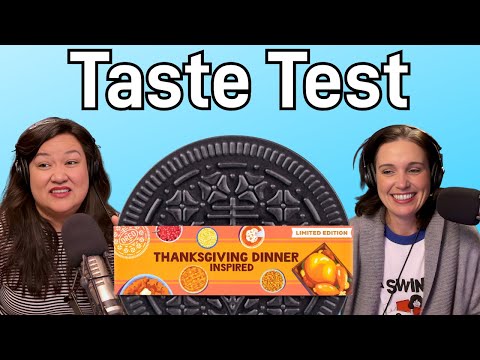 Trying the Thanksgiving Dinner Oreos!